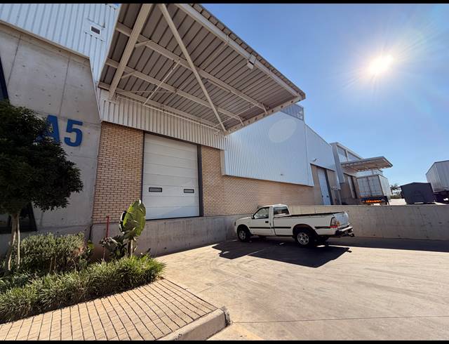 1,765M² WAREHOUSE TO LET IN AIRPORT PARK